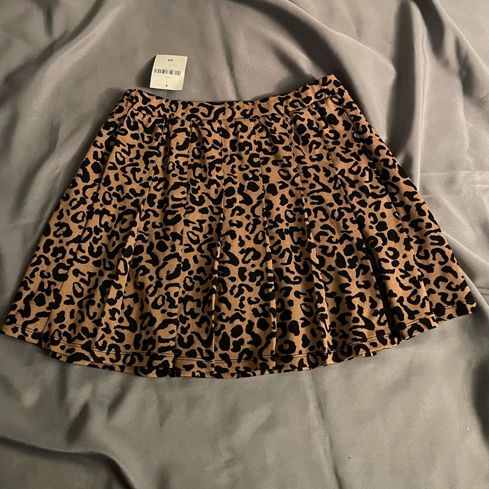 FOREVER 21 NWT animal print mini skirt size M